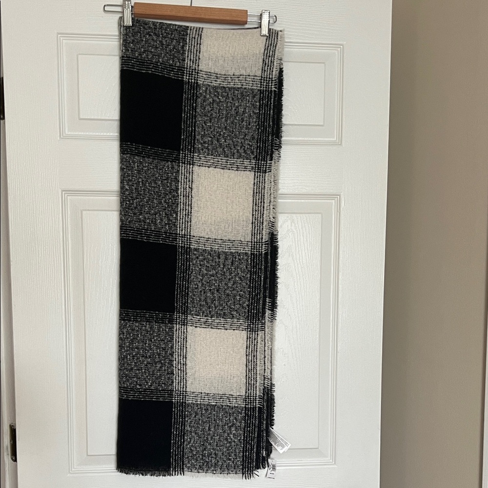 Old Navy Black and White Fringe Scarf